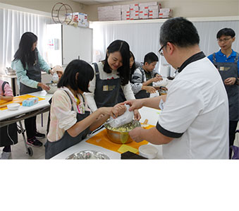 Collaborated with the Hong Kong Institute of Chartered Secretaries in organising a cookie-baking workshop for children from SAHK.